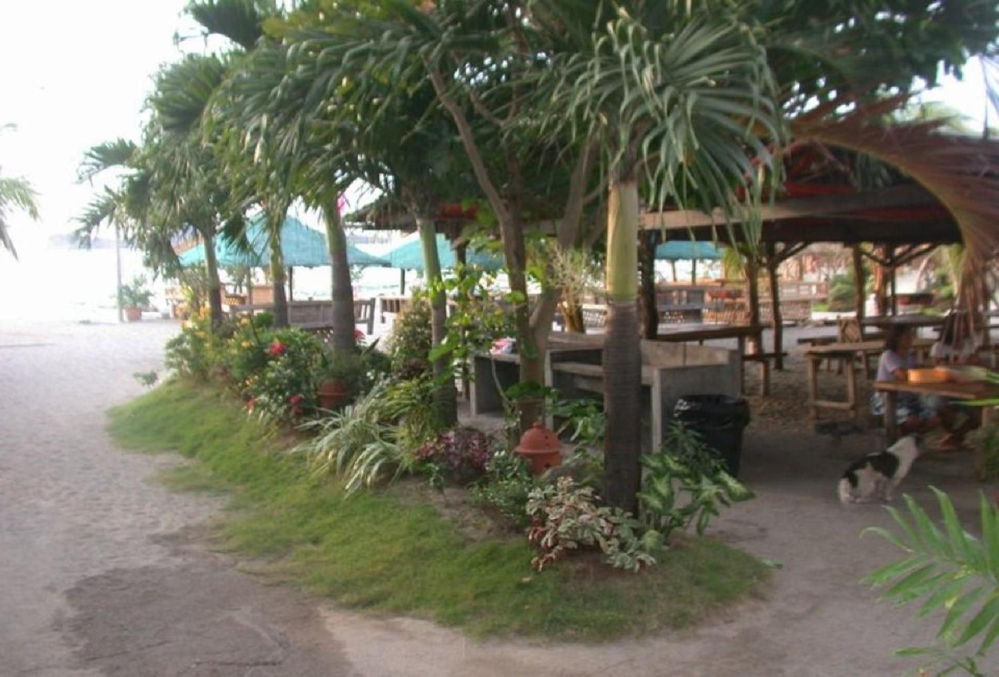 Reddoorz Hostel At Megans Paradisio Beach Resort San Antonio  Dış mekan fotoğraf