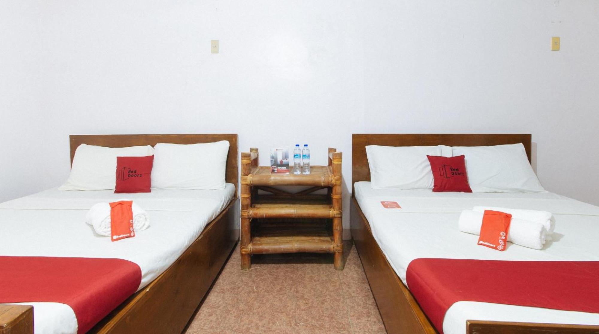 Reddoorz Hostel At Megans Paradisio Beach Resort San Antonio  Dış mekan fotoğraf