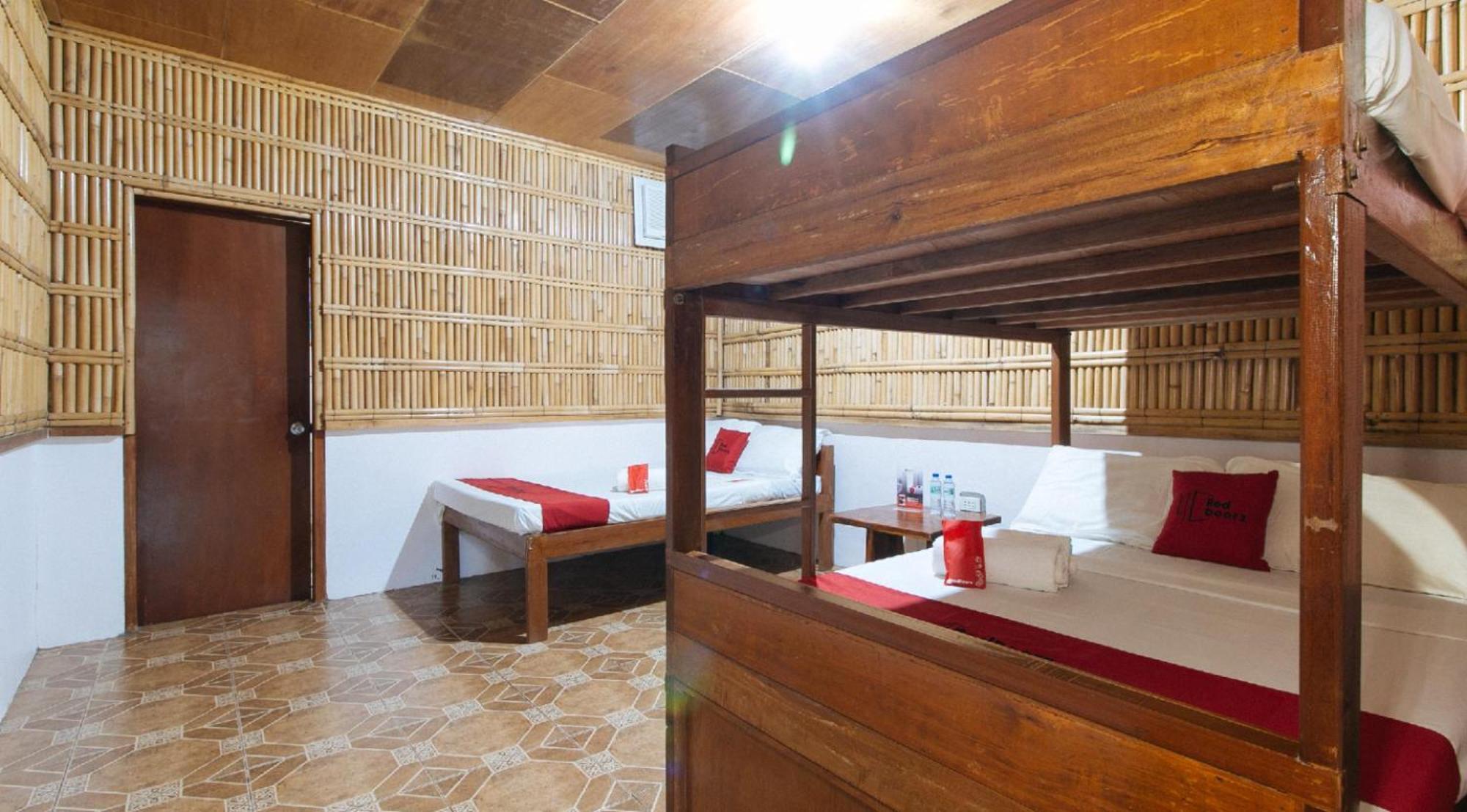 Reddoorz Hostel At Megans Paradisio Beach Resort San Antonio  Dış mekan fotoğraf